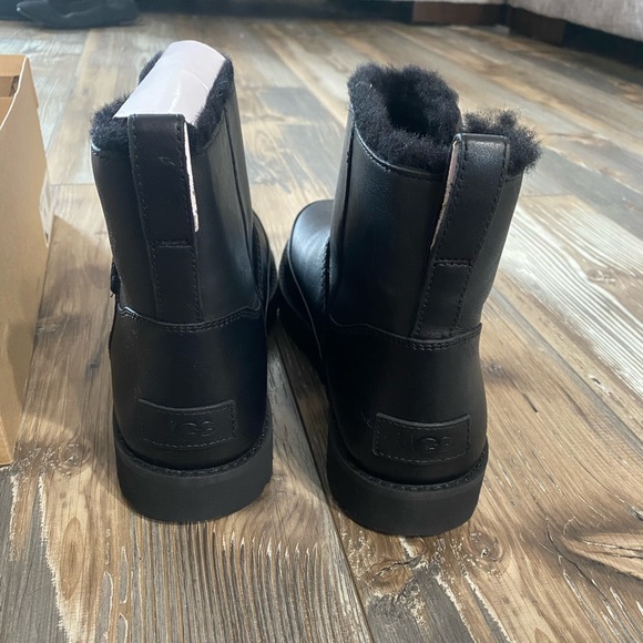 UGG women’s classic zip mini - Picture 4 of 6